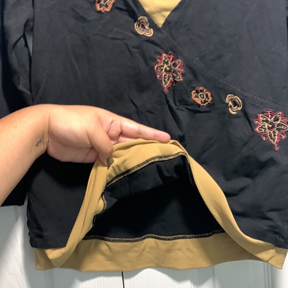 EUC Petite Embroidered Top - Picture 6 of 6